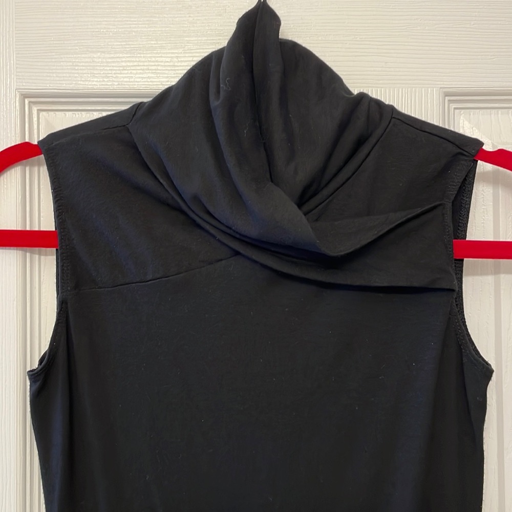 Unique Sleeveless Mock Turtleneck Tank Top black  size small 🇺🇸